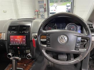 2009 Volkswagen Touareg - Thumbnail