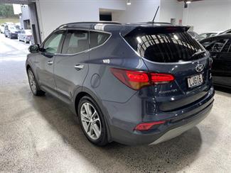 2018 Hyundai Santa Fe - Thumbnail