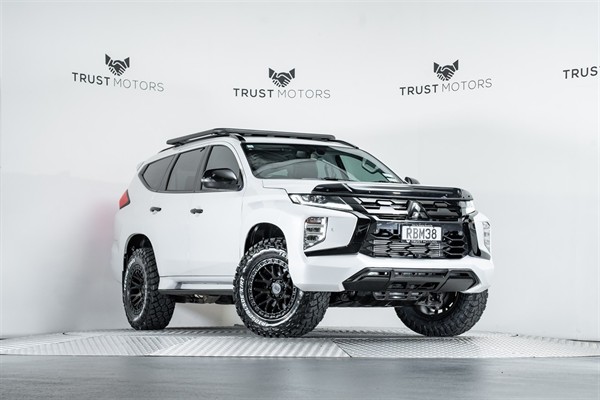 2025 Mitsubishi Pajero