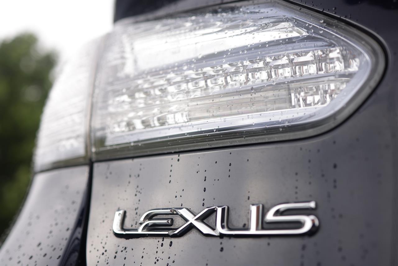 2010 Lexus HS