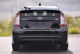 2013 Toyota Prius - Thumbnail