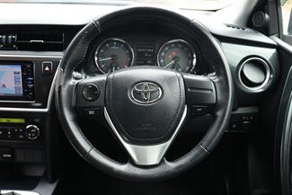 2012 Toyota Auris - Thumbnail
