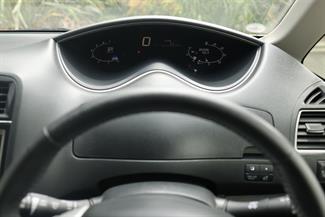 2012 Nissan Serena - Thumbnail