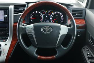 2010 Toyota Vellfire - Thumbnail