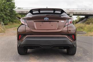 2016 Toyota C-HR - Thumbnail
