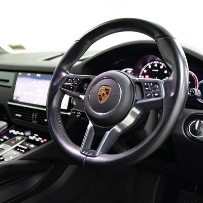 2018 Porsche Cayenne - Thumbnail