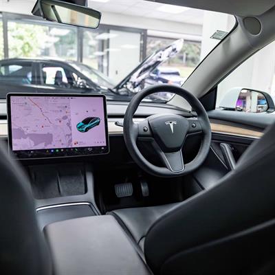 2022 Tesla Model 3 - Thumbnail