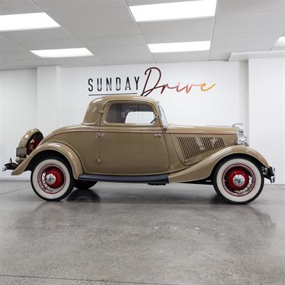 1934 Ford Deluxe - Thumbnail
