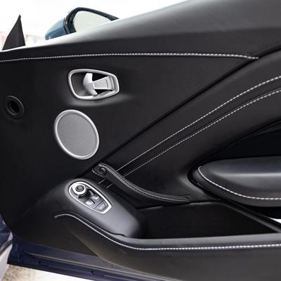 2022 Aston Martin Vantage - Thumbnail