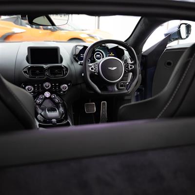 2022 Aston Martin Vantage - Thumbnail