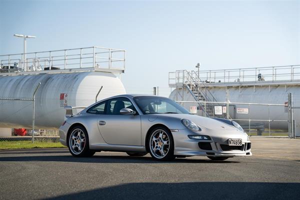 2004 Porsche 911 - Thumbnail