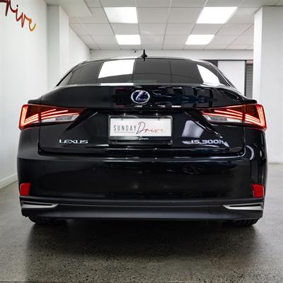2019 Lexus IS 300H - Thumbnail