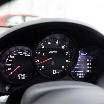 2021 Porsche Cayman - Thumbnail
