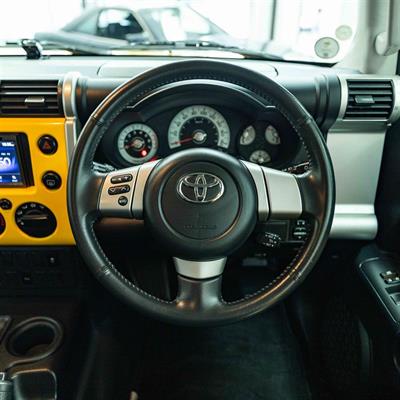 2011 Toyota Fj - Thumbnail