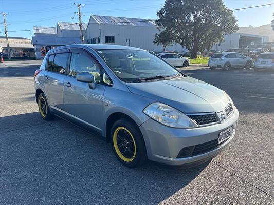 2004 Nissan TIIDA