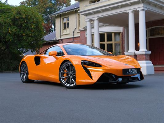 2023 McLaren Artura